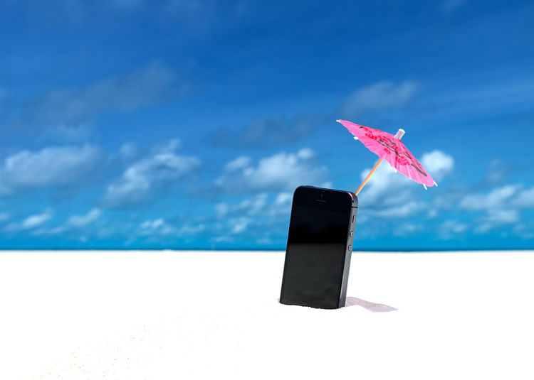 como proteger tu movil en la playa