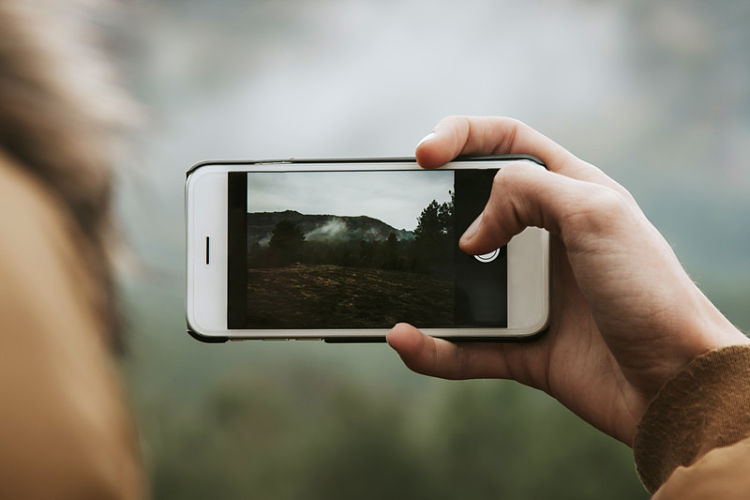 Móvil haciendo una foto: cómo elegir un móvil según criterios