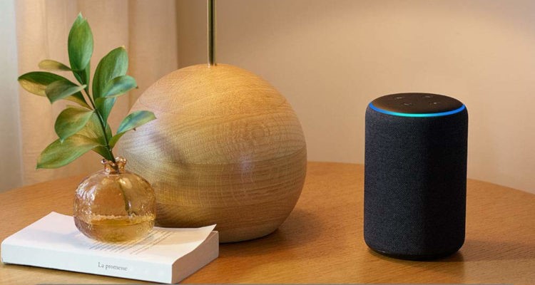Foto del altavoz Amazon Echo con Alexa