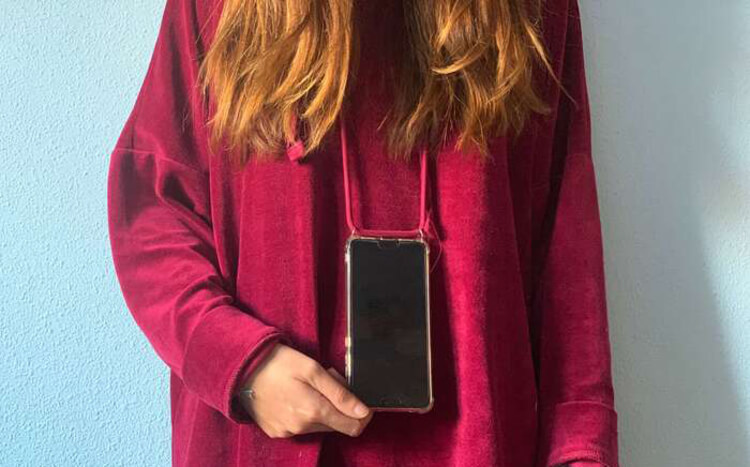 Funda con cordon para movil
